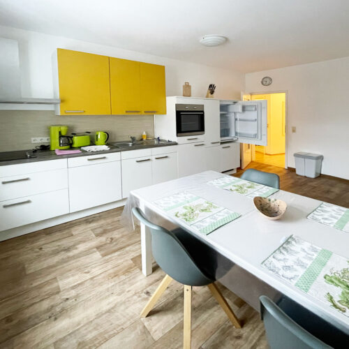 Am Stadtpark-Küche mit Esstisch