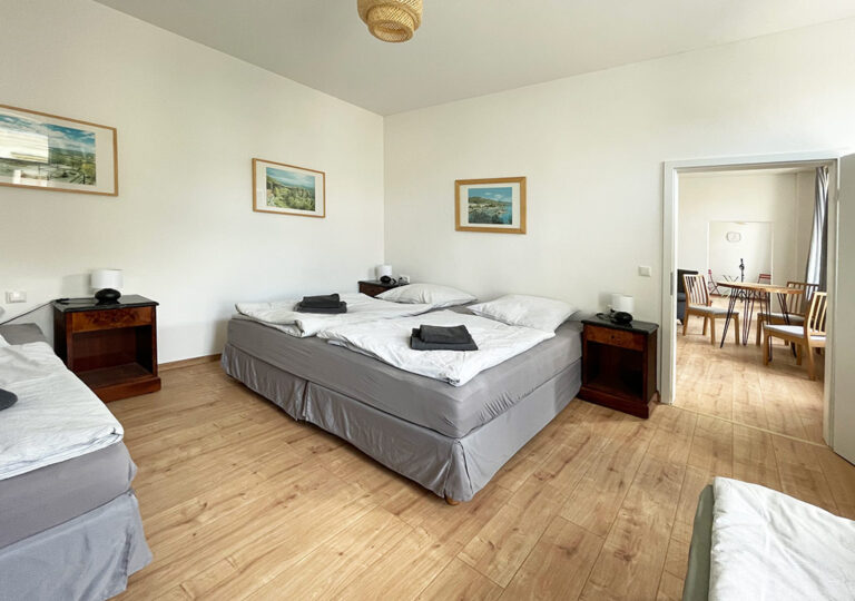 Schlafzimmer mit 4 Betten - Wohnung Kirnitzschtal