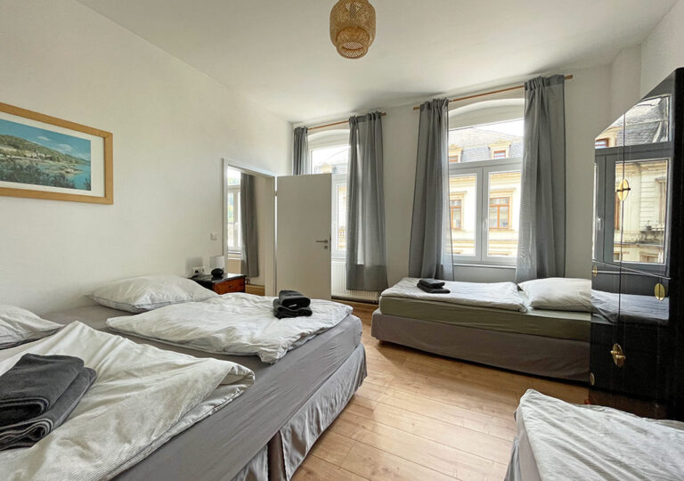 Schlafzimmer mit 4 Betten - Wohnung Kirnitzschtal