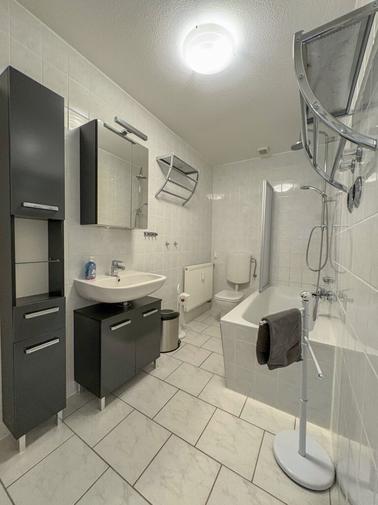 Am Stadtpark - Bad mit Wanne