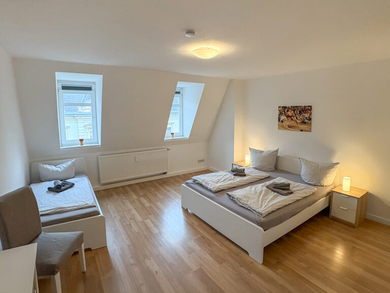 Am Stadtpark - Schlafzimmer 1 mit 3 Betten