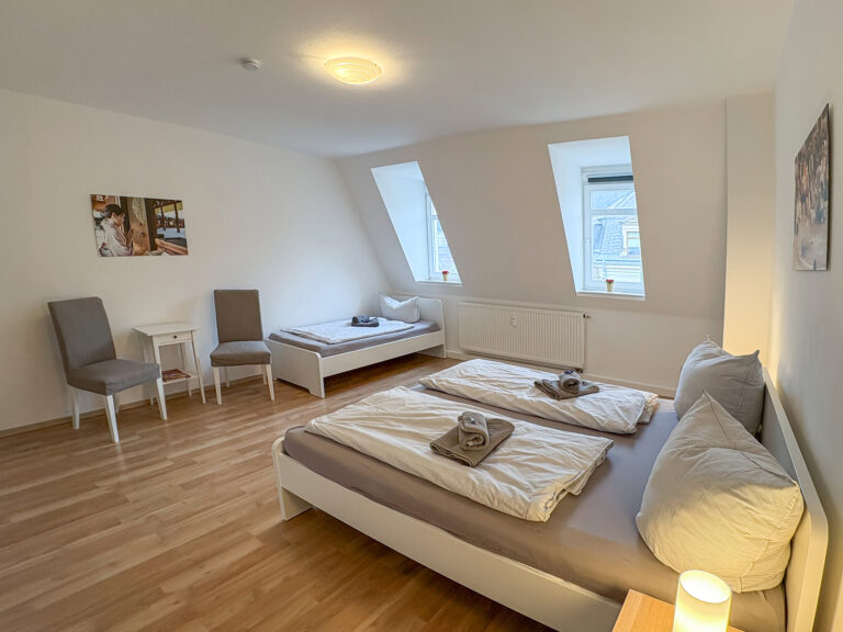 Am Stadtpark - Schlafzimmer 1 mit 3 Betten